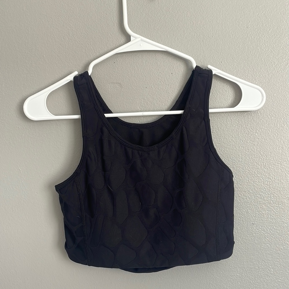 athletic sports crop top with built in bra
